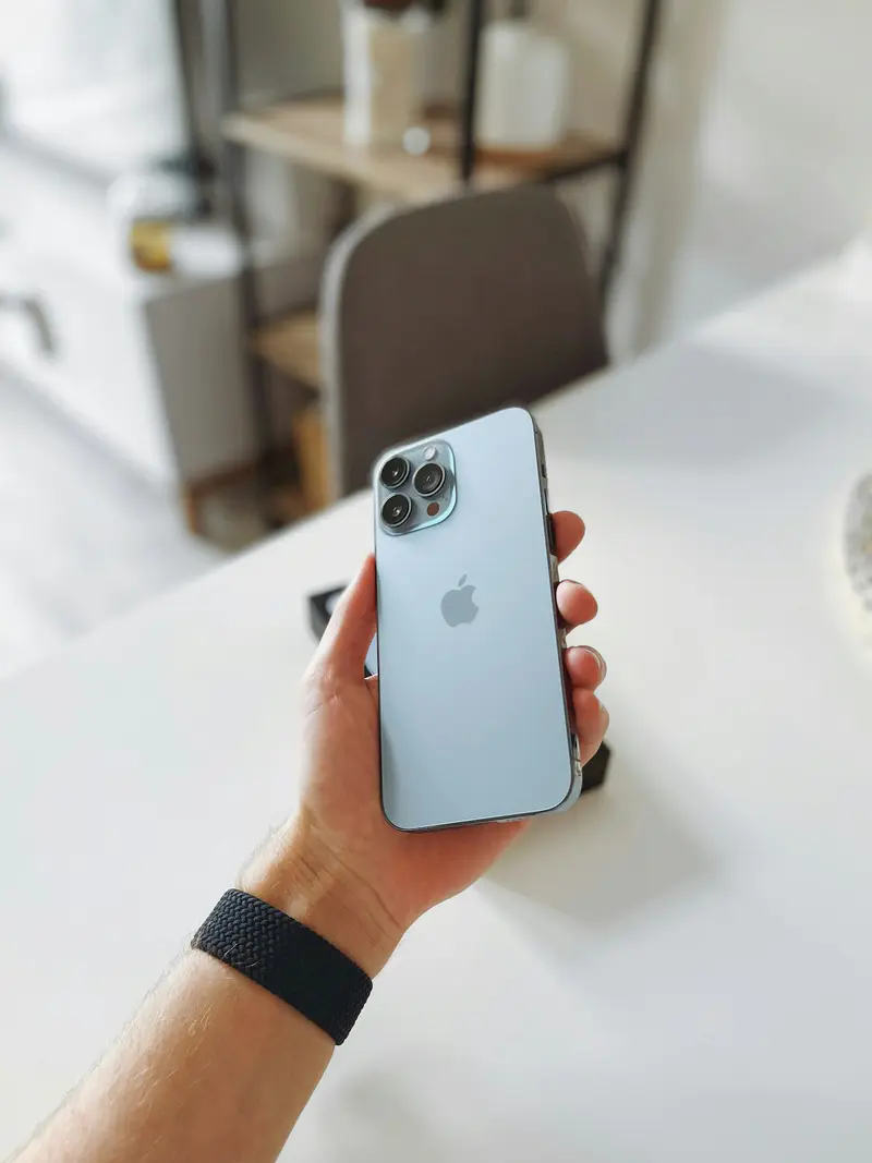 iPhone 13 · Grade B